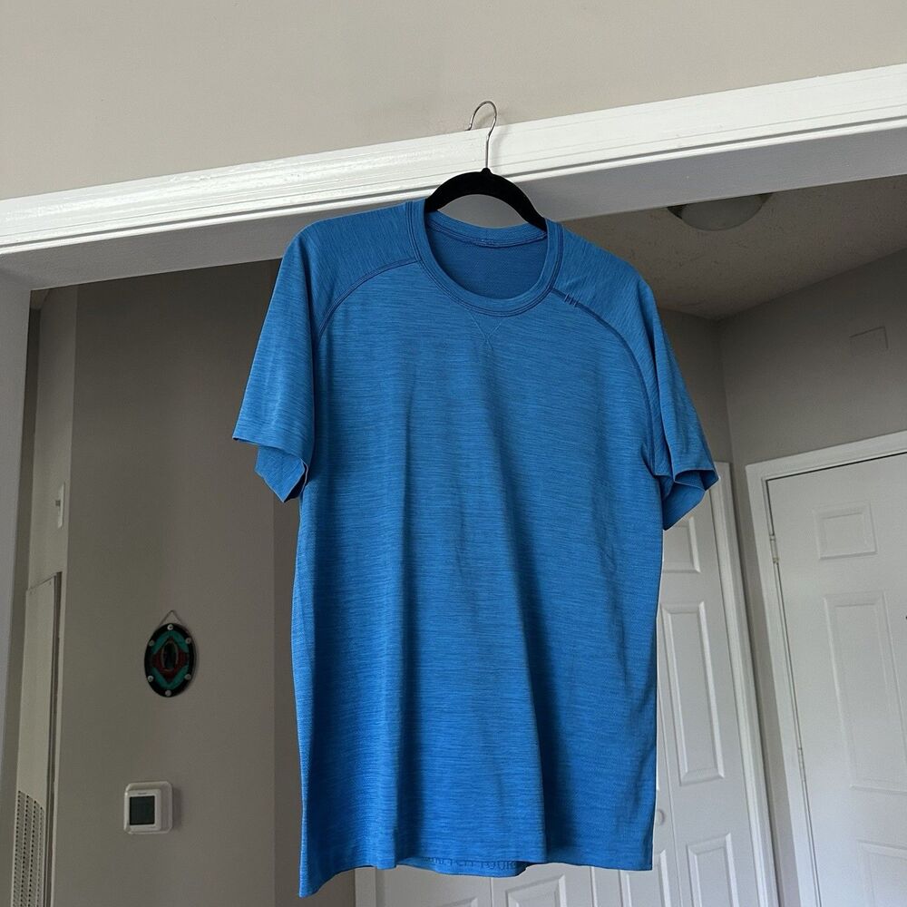 Lululemon Men's Short Sleeve Metal Vent Tech Crew Neck T Shirt Blue Size M